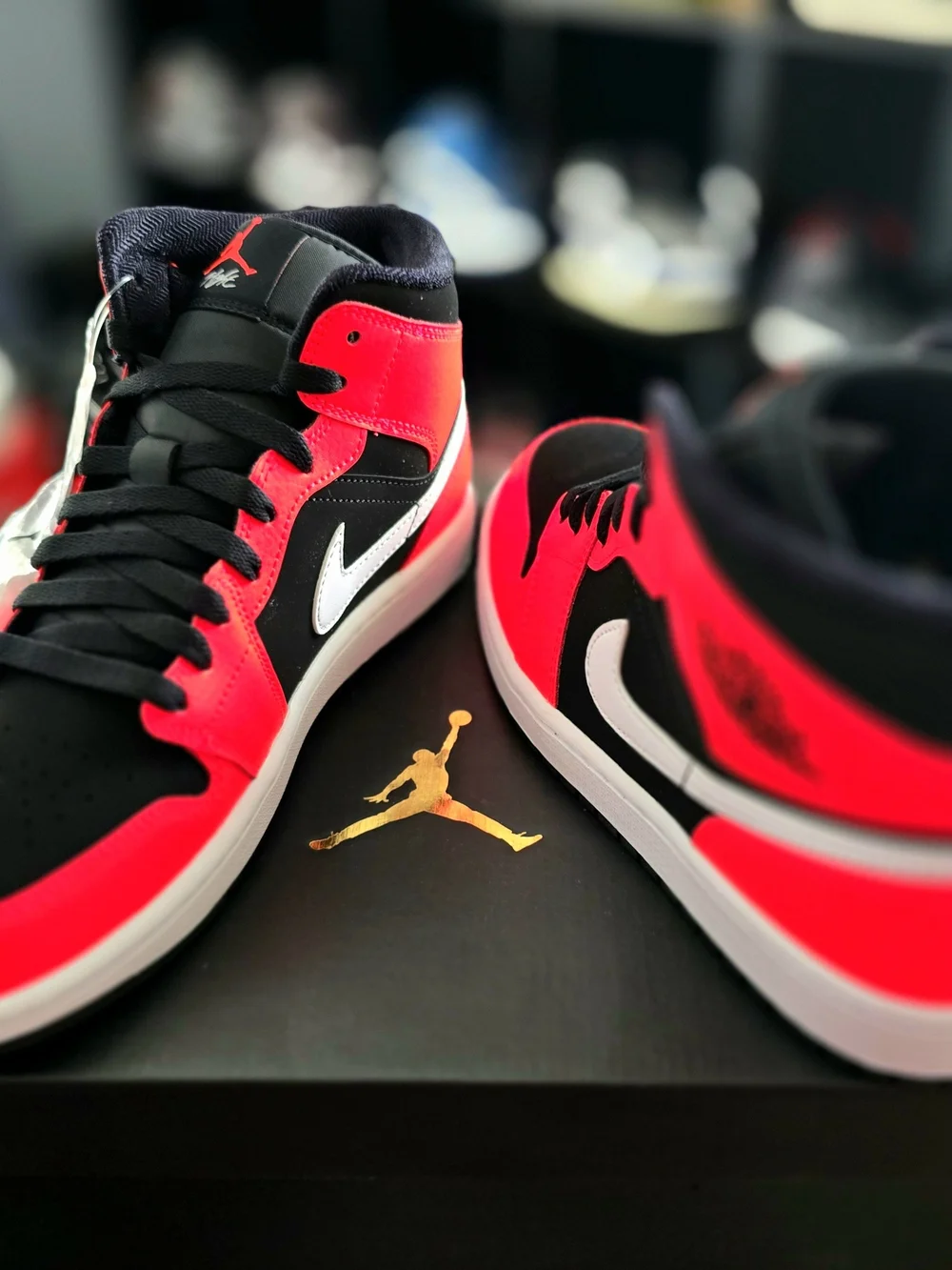 Air Jordan 1 Retro Mid Infrared 23